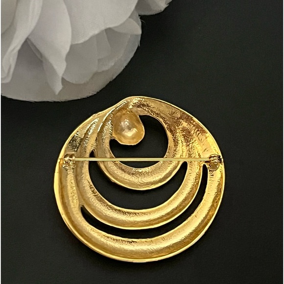 VTG Gold Concentric Circle Brooch - Picture 6 of 16